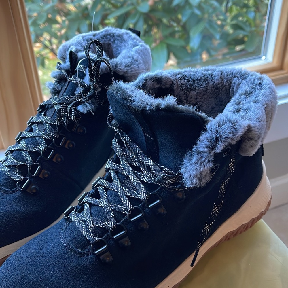 NWT LL Bean Snow Sneakers Women Sz 8.5 new without tags - Picture 2 of 10